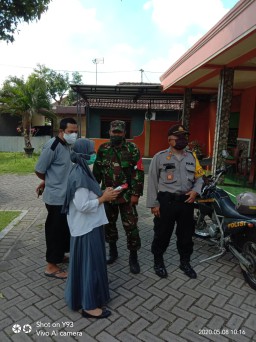 Babinsa Ikut Pengecekan Karyawan PR Sampoena di Desa Kandangan