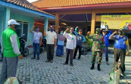 TNI Bersama Forkopimka Lakukan Penyemprotan Disinfektan serentak