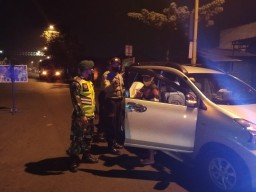 PSBB diperpanjang, Babinsa dan babinkamtibmas Prambon tetap bersinergi