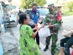 Untuk Rakyat TNI/Polri Tetap Semangat bagikan Nasi di masa PSBB ke 2