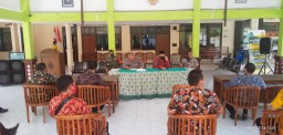 Kapten Chb Djenal Abidin Hadiri Penyerahan Bantuan Sembako bagi warga