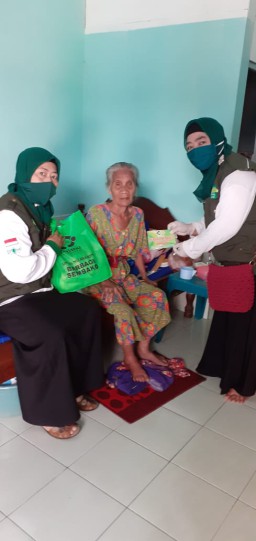 UPZIS NU Desa Kraton Peduli Covid-19, Bagi Sembako ke Kaum Dhuafa