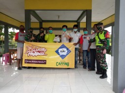 Lights 76 Community dan Kodim 0816/Sidoarjo bagikan 220 paket sembako