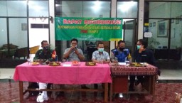 Babinsa Koramil 12 Prambon rapat koordinasi sosialisasi PSBB tahap II