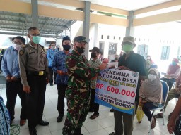 Danramil 0816/03 Buduran hadiri undangan pembagian BLT tahap pertama
