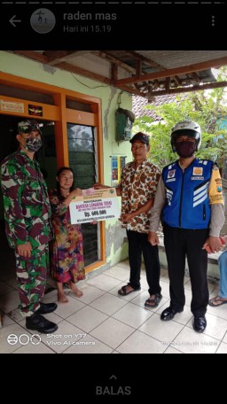 Babinsa Desa Kedung Sumur Dampingi Pembagian BLTDD