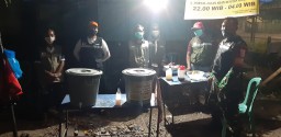 Antisipasi penyebaran virus covid19,Babinsa Prambon patroli malam hari