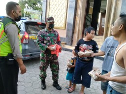 Tetap Semangat bagikan Nasbung di masa PSBB ke II ( dua)