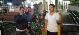 Beri semangat pada relawan covid 19 Babinsa Sarirogo hadir di wilayah