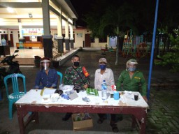Babinsa Koramil 0816/12 Prambon rutin patroli wilayah binaan