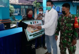 Babinsa Desa Lebo Sidoarjo amankan pembagian BLT Dana Desa Lebo