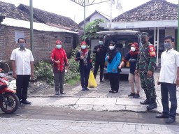Babinsa Koramil Prambon laksanakan pengawasan isolasi mandiri warga