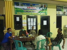 Cegah virus Covid19,Babinsa dampingi Relawan di posko kampung tangguh