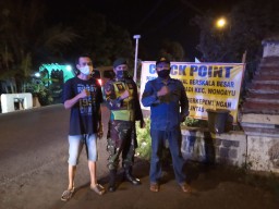 Arahan Babinsa Koramil 0816/08 Jabon Guna Kamtibmas Desa Jemirahan.