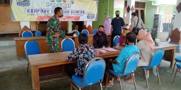Babinsa Koramil 0816/04 Porong Dampingi Tim Medis Lakukan Rapid Test d