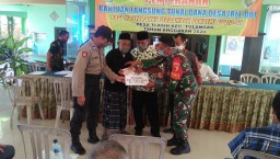 Babinsa Koramil 0816/05 Tulangan Dampingi Pembagian BLT Dana Desa