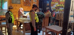 Babinsa Ramil0816/07 Krembung Laksanakan Patroli Malam Bersama Polsek