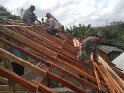 Satgas Pasang Blandar Rumah Mukidi