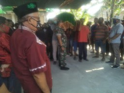Forkopimka Balongbendo Hadiri Pemakaman Kepala Desa Bogem Pinggir