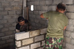 Satgas Berikan Contoh dan Tauladan Mulia Kepada Warga