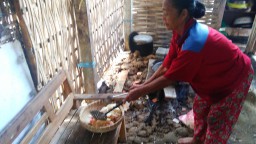 Wiji yang Selalu Setia dengan Para Satgas TMMD