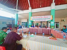 Babinsa Serda Nanang Nasdar Aulia Hadiri Musyawarah Desa Tropodo Krian