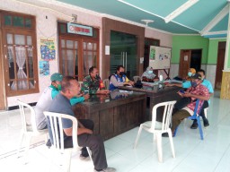 Hadapi New Nornal, Babinsa Koramil 0816/11 Tarik Aktif Komsos Wilayah