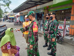 Tertibkan Protokol Kesehatan Babinsa Tarik Laksanakan razia