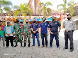 Jum'at Berkah Babinsa Koramil Tarik dampingi ILS Dalam Acara baksos
