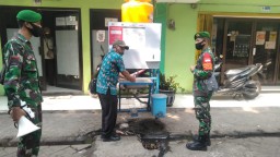 Koramil0816/04 porong melaksanakan operasi protokol kesehatan dipasar