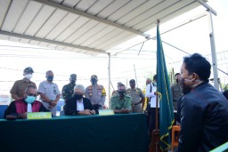 Forkopimda Sidoarjo pimpin sweeping gabungan protokol kesehatan