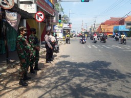 Koramil 0816/13 Melaksanakan Operasi Yustisi