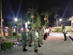 Anggota Koramil 06/ Tanggulangin Operasi Yustisi Bersama Forkopimka