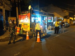 Koramil0816/03 Buduran melaksanakan operasi protokol kesehatan di Wadu