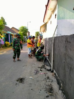 TMMD Kodim Sidoarjo rehab gedung SDN 4 Kedung kembar