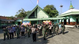 Polsek Wonoayu Memberikan Ucapan HUT TNI Ke 75 Kepada Koramil 0816/13