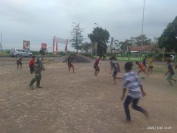 Ada waktu luang, Satgas TMMD sempatkan berolahraga dengan kartar
