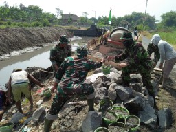 Satgas TMMD dan warga terus kebut pembangunan di 7 sasaran fisik