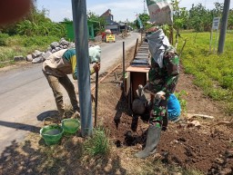 Dan SSK Awasi Pelaksanaan pembangunan TMMD KE 109 penyanga Jalan Desa
