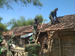 Satgas TMMD Sidoarjo rehab rumah warga Kedungkembar