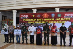 Penyerahan proyek TMMD ke 109 Tahun 2020 di Ds Kedungkembar Prambon