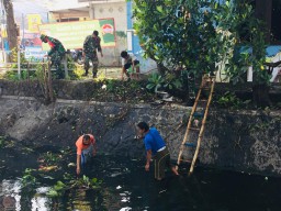 Babinsa Koramil 0816/04 Porong turut berpartisipasi Dalam Karya Bhakti