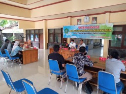 Danramil 0816/09 hadiri rakor pembersihan alat peraga kampanye (APK)