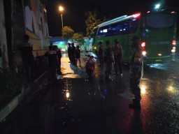 Hari tenang Pilkada, Forkopimka Prambon lakukan patroli penertiban APK