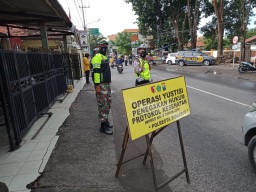 Tiga Pilar Kecamatan Krian laksanakan Operasi Yustisi