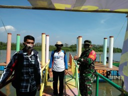 Babinsa Jabon bersama Linmas Ingatkan Protokol Kesehatan Di Pulau Lusi