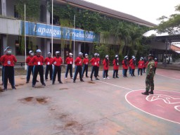 Koramil 0816/18 Sedati Memberikan Materi Kepemimpinan Kepada Siswa SMK