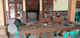 Giat Danramil 0816/11 Tarik, Meninjau Posko PPKM Mikro Ke Desa-desa
