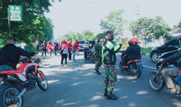 Koramil 06 Tanggulangin laksanakan Pendampingan Bagi Masker Gratis