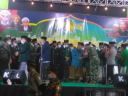 DANRAMIL 0816/16 DAN BABINSA TAMBAKREJO HADIRI PERINGATAN ISRO MIROJ